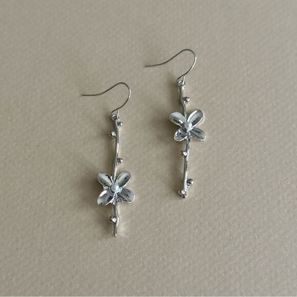 Free People Jewelry - Flower Drop Earrings N1865